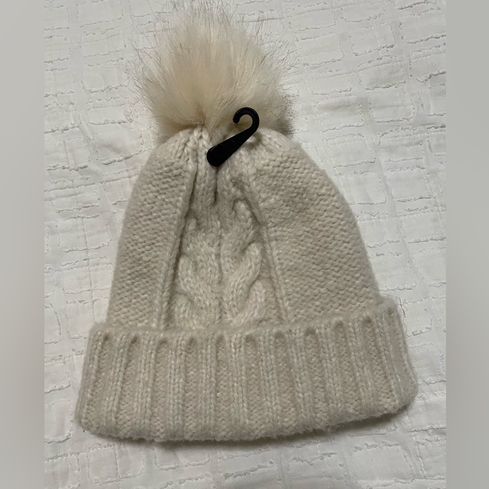 NWT women Express Beanie one size color cream